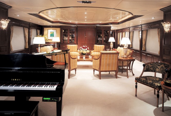 Luxury yacht MUSTIQUE - Main salon