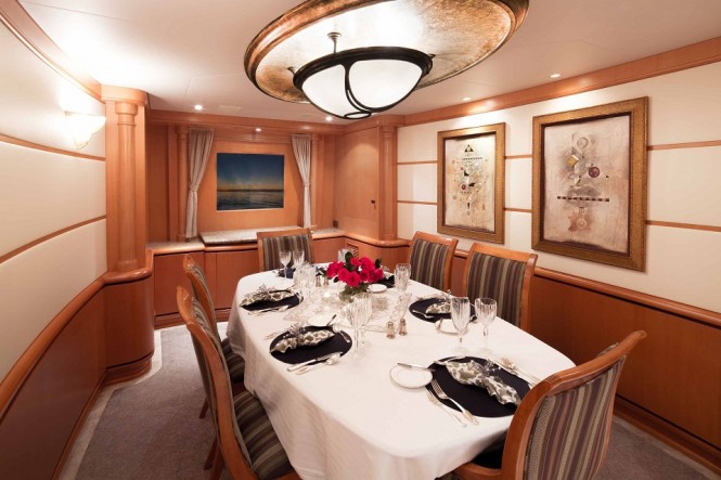 Luxury yacht SAVANNAH - Formal dining room
