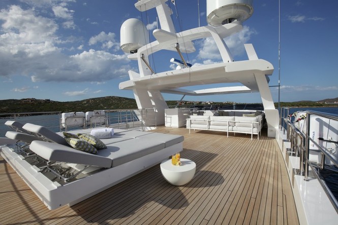 Luxury yacht WILLOW - Sundeck