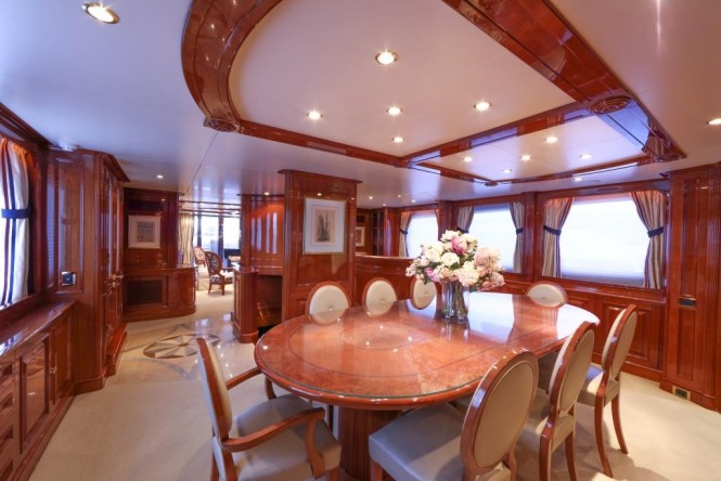 Motor yacht DXB - Formal dining area