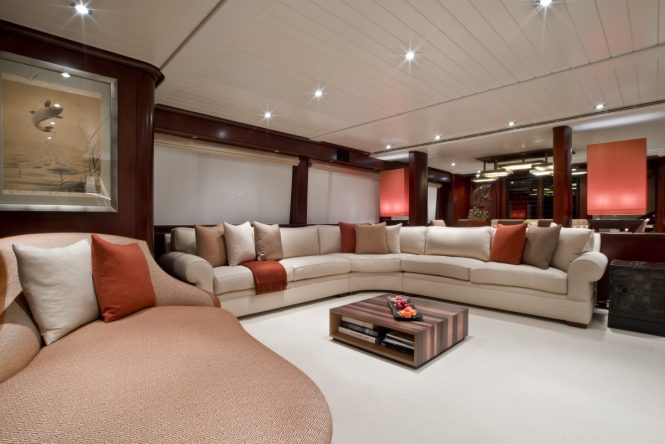 Motor yacht KOI - Main salon