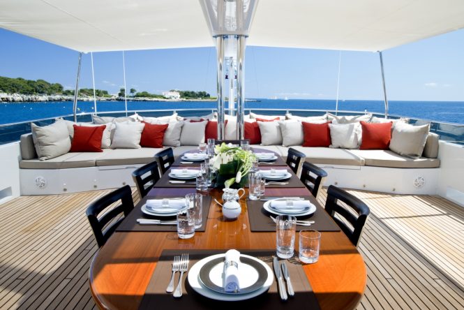 Motor yacht KOI - Sundeck alfresco dining and sunpads