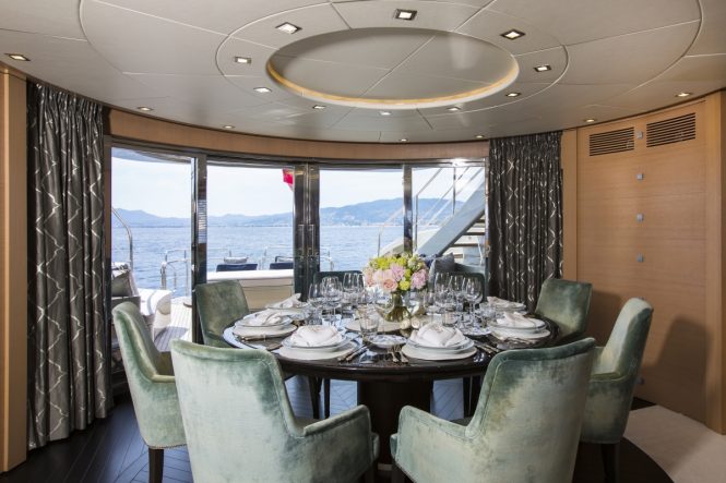 Motor yacht MIDNIGHT SUN - Formal dining area
