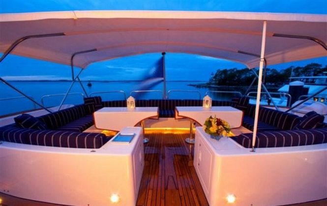 Motor yacht RENA - Sundeck