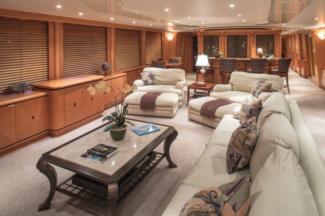 Motor yacht SAVANNAH - Salon and bar