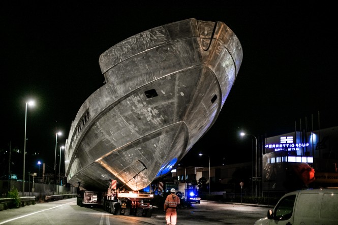 Pershing 140 aluminium hull during transport