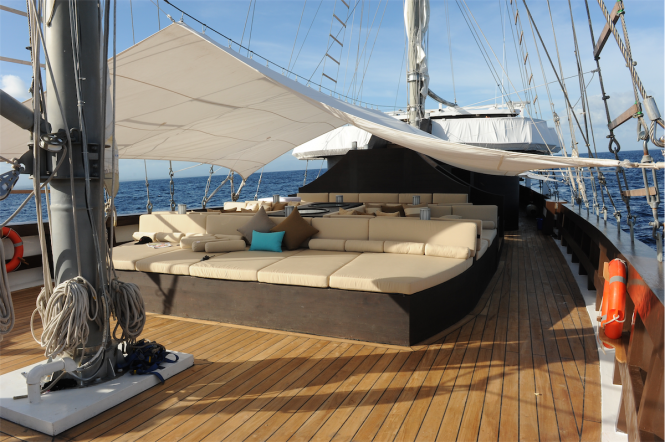 Sailing yacht ZEN - Sunpads and cockpit dining