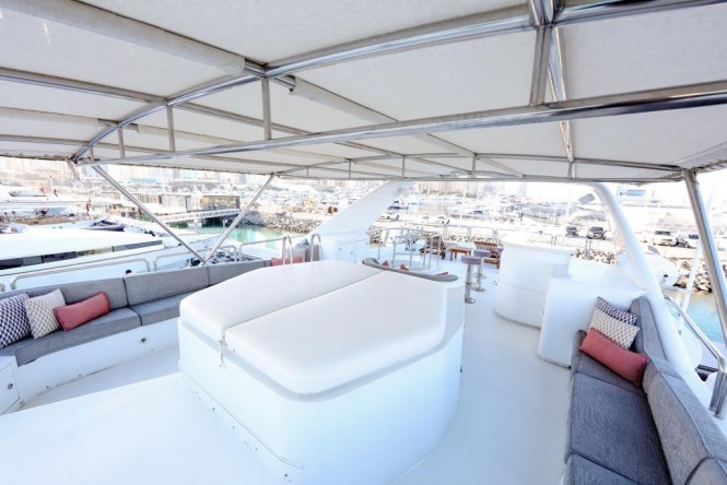 Superyacht DXB - Sundeck Jacuzzi, seating and bar