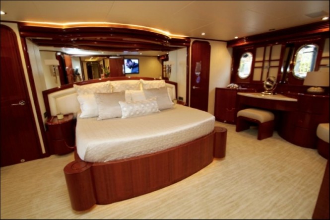 Superyacht EXIT STRATEGY - Master suite