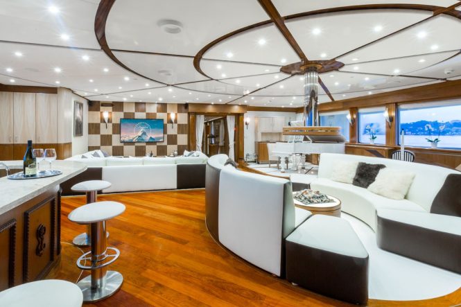 Superyacht LEGEND - Skylounge
