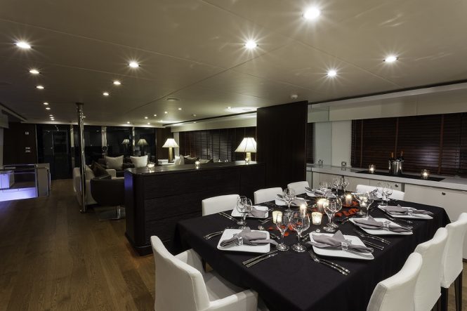 Superyacht LIONSHARE - Formal dining area