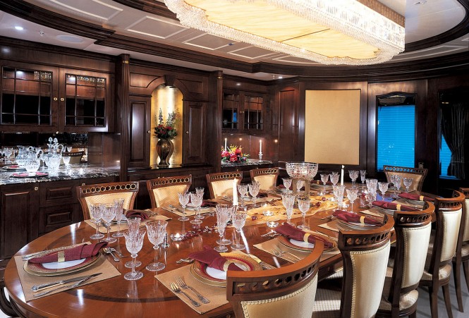 Superyacht MUSTIQUE - Formal dining area