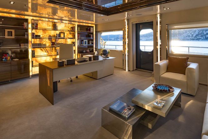 Superyacht SERENITY - Office