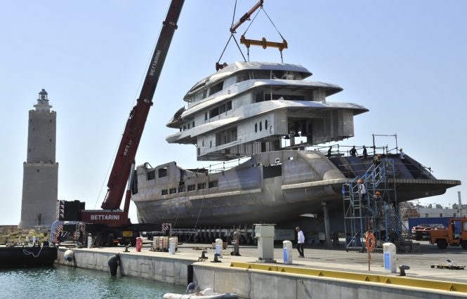 Benetti FB273 motor yacht ALKHOR - Joining the hull and superstructure