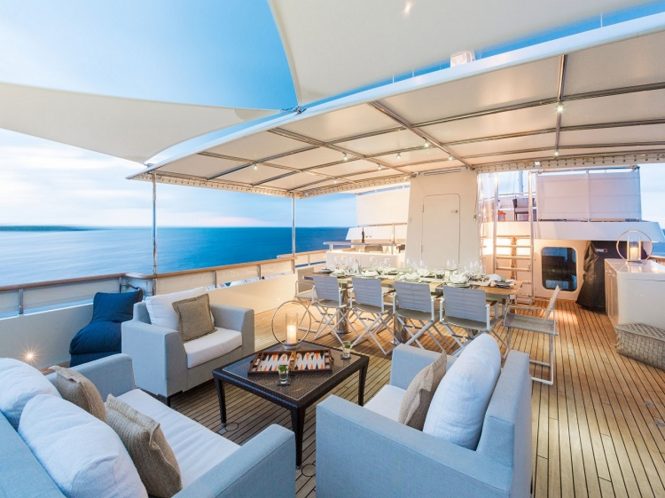 Explorer yacht PIONEER - Lower sundeck lounge and alfresco dining