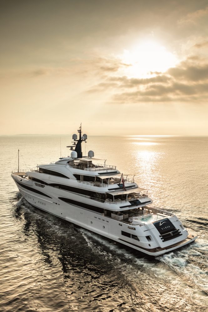 Luxury yacht CLOUD 9 Aft view cruising — Yacht Charter & Superyacht News