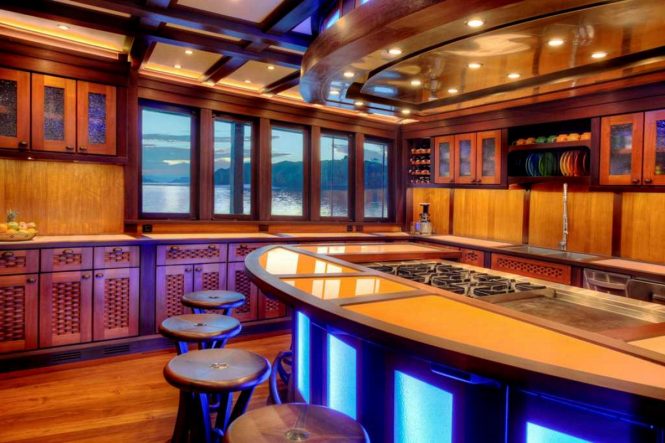 Luxury yacht DUNIA BARU - Dining area and galley