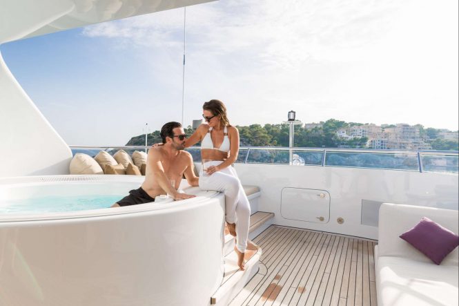 Luxury yacht GO - Sundeck Jacuzzi