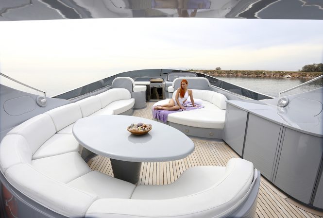 Luxury yacht IF - Sunpads