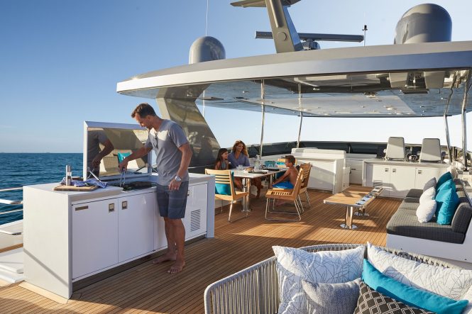 Luxury yacht M90 - Sundeck dining