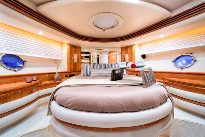 Luxury yacht MANU - Master suite