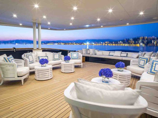 Luxury yacht MISCHIEF - Lounging on the main deck aft