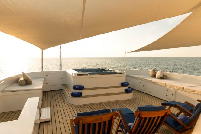 Luxury yacht NORTHERN SUN - Sundeck Jacuzzi