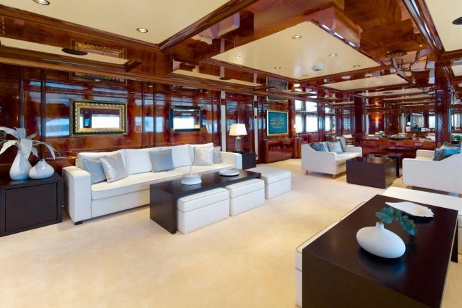 Luxury yacht O'MEGA - Main salon