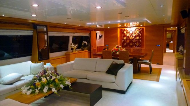 Luxury yacht PANFELISS - Salon and formal dining area