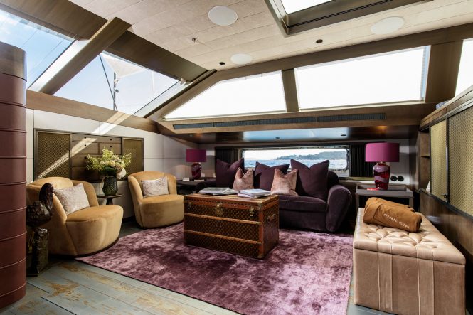 Luxury yacht PINK GIN VI - Lower salon
