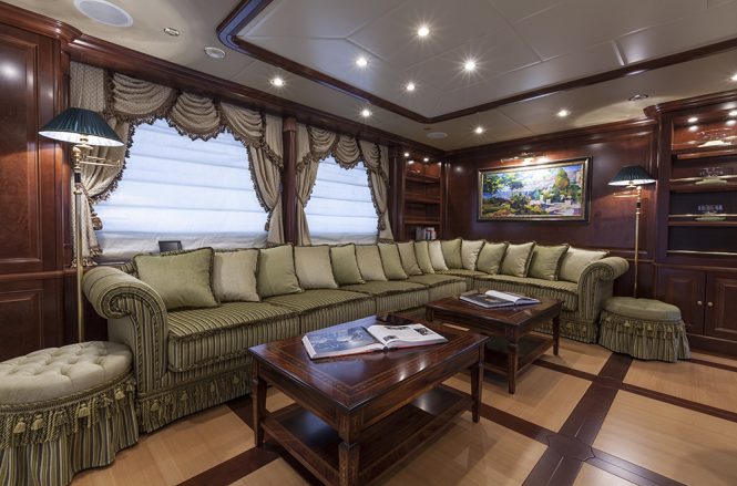 Luxury yacht PRIDE - Skylounge