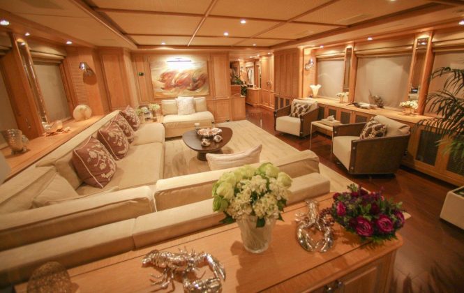 Luxury yacht QUEST R - Main salon