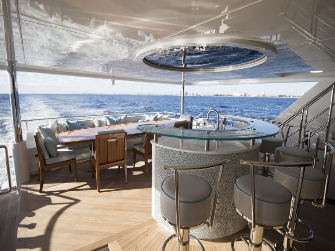 Luxury yacht SERENITY - Main deck aft bar and alfresco dining area
