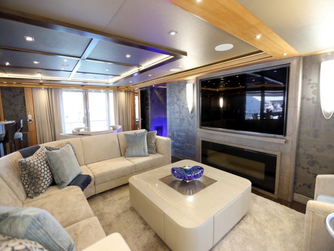 Luxury yacht SERENITY - Skylounge