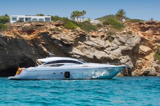 Luxury yacht SHALIMAR - Built by Pershing