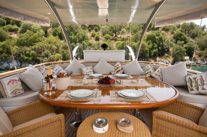 Luxury yacht SILVER MOON - Alfresco dining in the aft cockpit