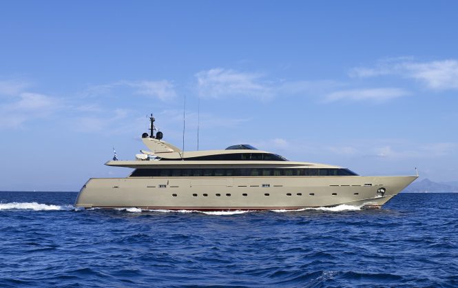 Motor yacht DALOLI - Built by Baglietto