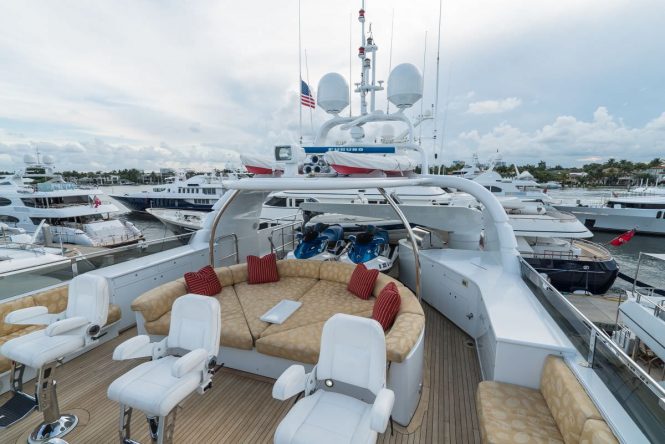 Motor yacht NICOLE EVELYN - Flybridge