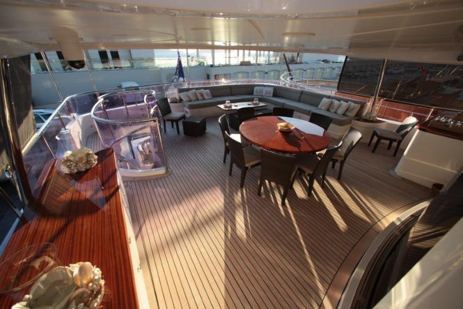 Motor yacht QUEST R - Upper deck aft alfresco dining and stern seating