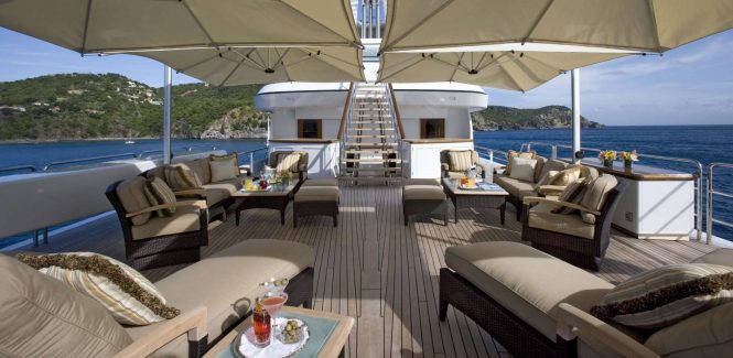 Motor yacht UTOPIA - Bridge deck aft lounging
