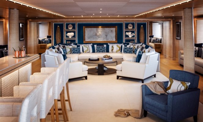 Superyacht CLOUD 9 - Main salon lounge and bar