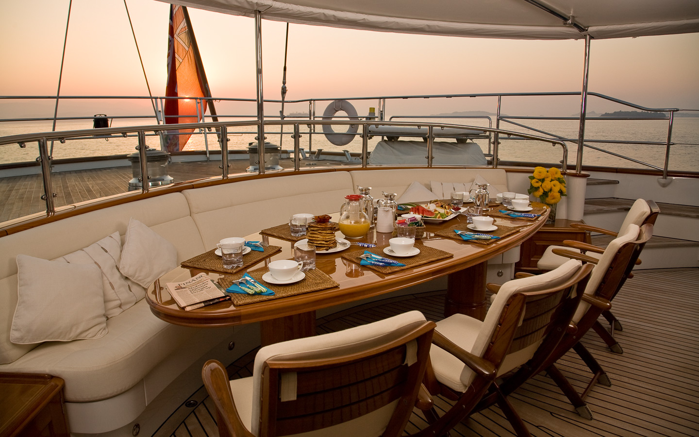 hard yacht breakfast