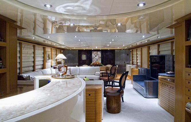 Superyacht KIJO - Bar and lounge