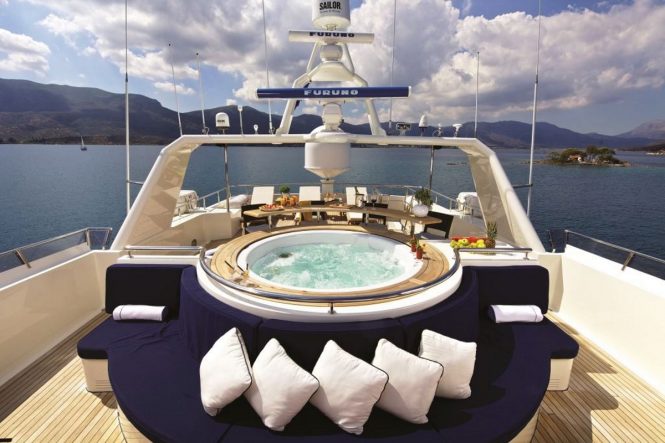 Superyacht MAGIX - Sundeck Jacuzzi and alfresco dining area