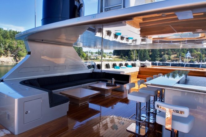 Superyacht ODESSA - Sundeck bar, lounge and Jacuzzi