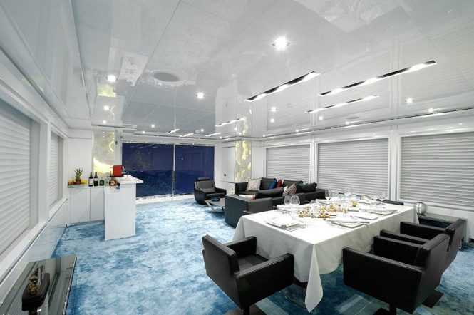 Superyacht SERENITAS - Salon, formal dining area and bar