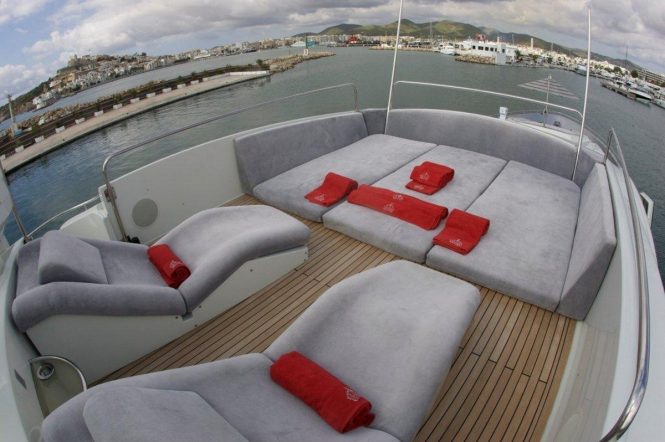 Superyacht TIGER LILY OF LONDON - Sundeck