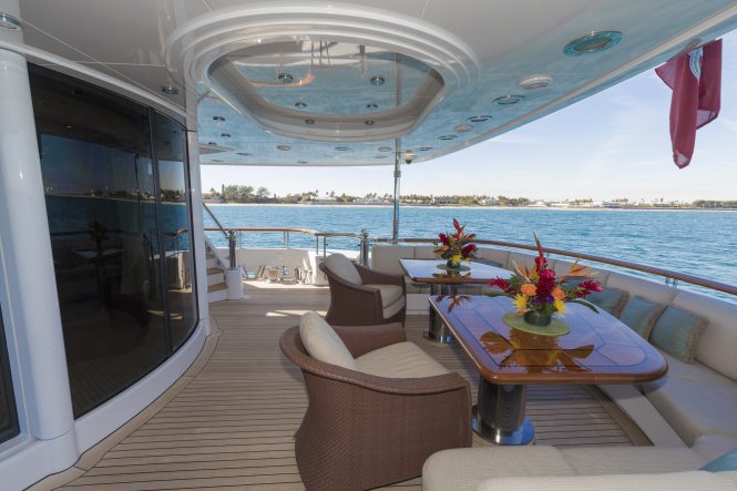 Luxury yacht ALLEGRIA - Outdoor lounge on the main deck aft