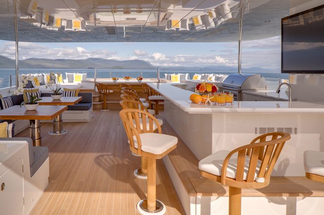 Luxury yacht ENDLESS SUMMER - Sundeck