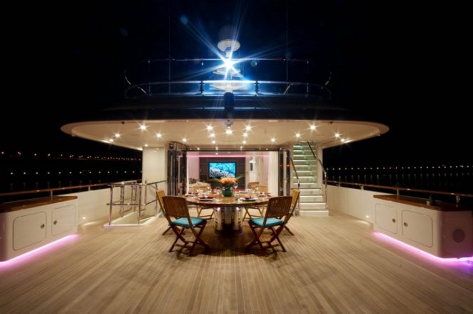 Luxury yacht OCEAN'S SEVEN - Upper deck aft alfresco dining